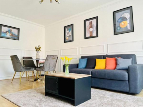 Chic Appartement Design et Securise avec parking, Proche Paris I CDG